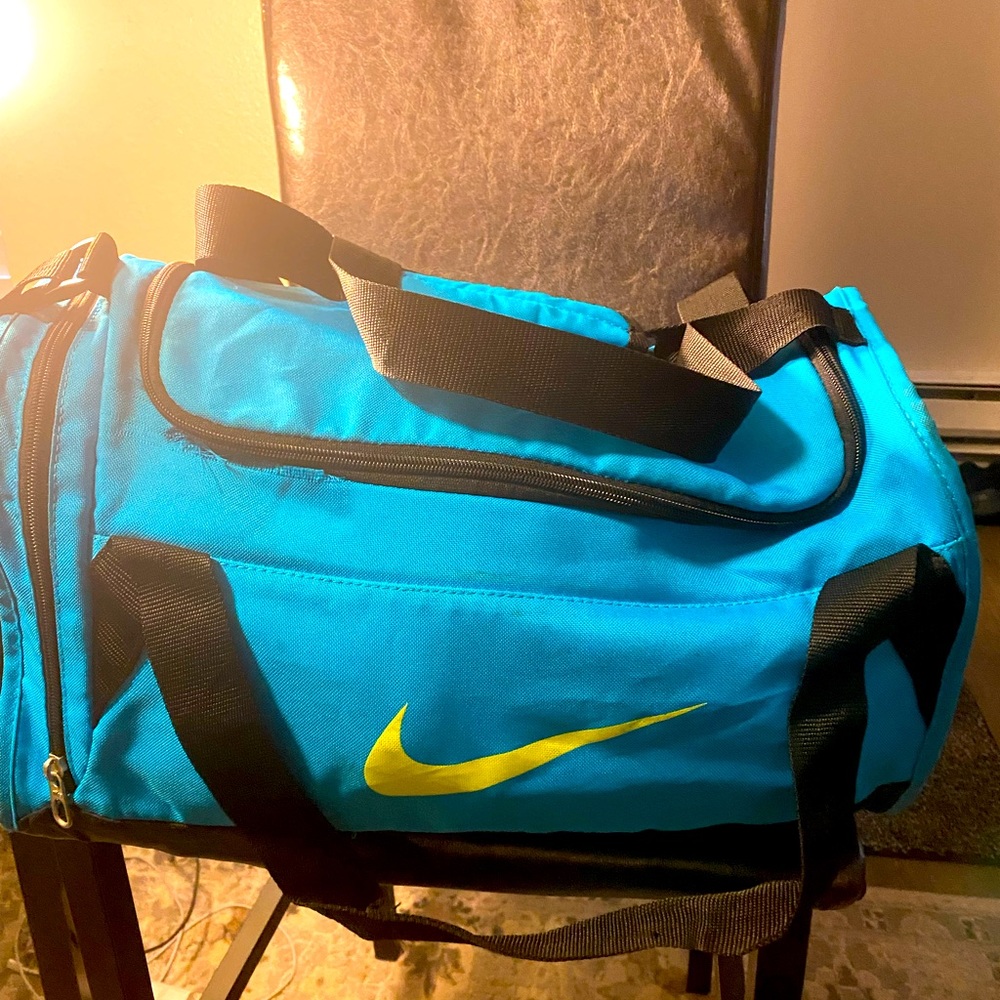 Nike Brasilia Small Training Duffel Bag Dual-Zip Multi  Pocket Gym Bag